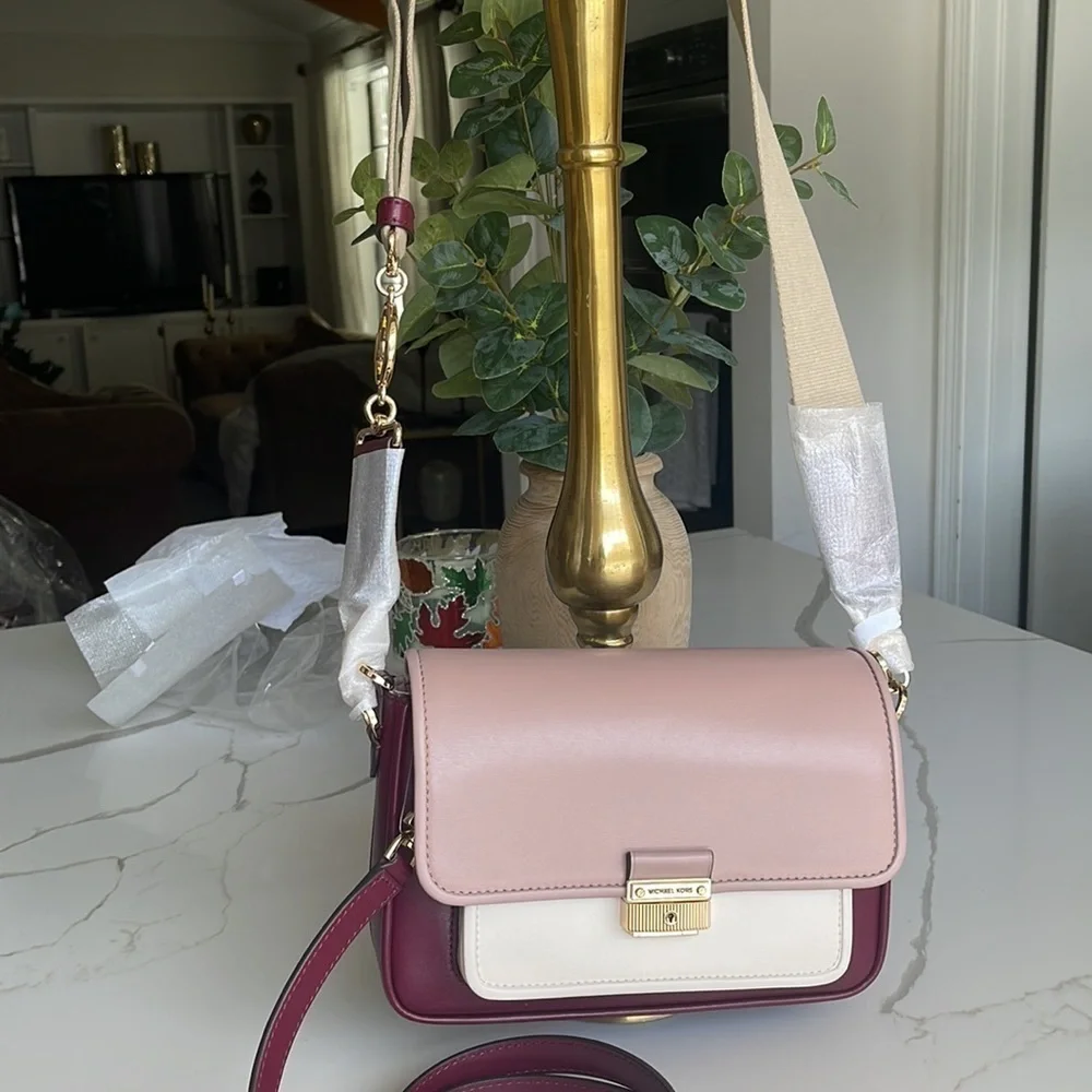 New with tags michael kors sloan Bradshaw Medium Messenger